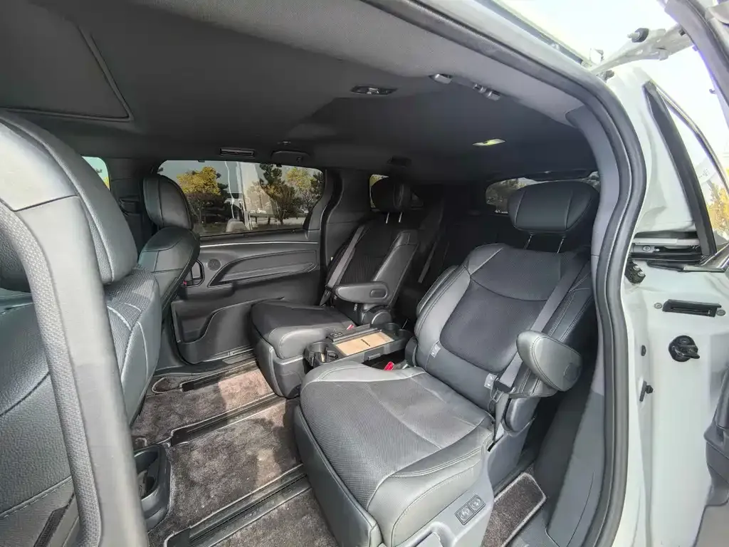 Toyota Sienna 2024 из CN, фото 5