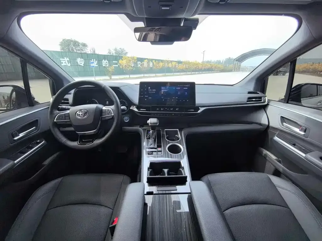 Toyota Sienna 2024 из CN, фото 6