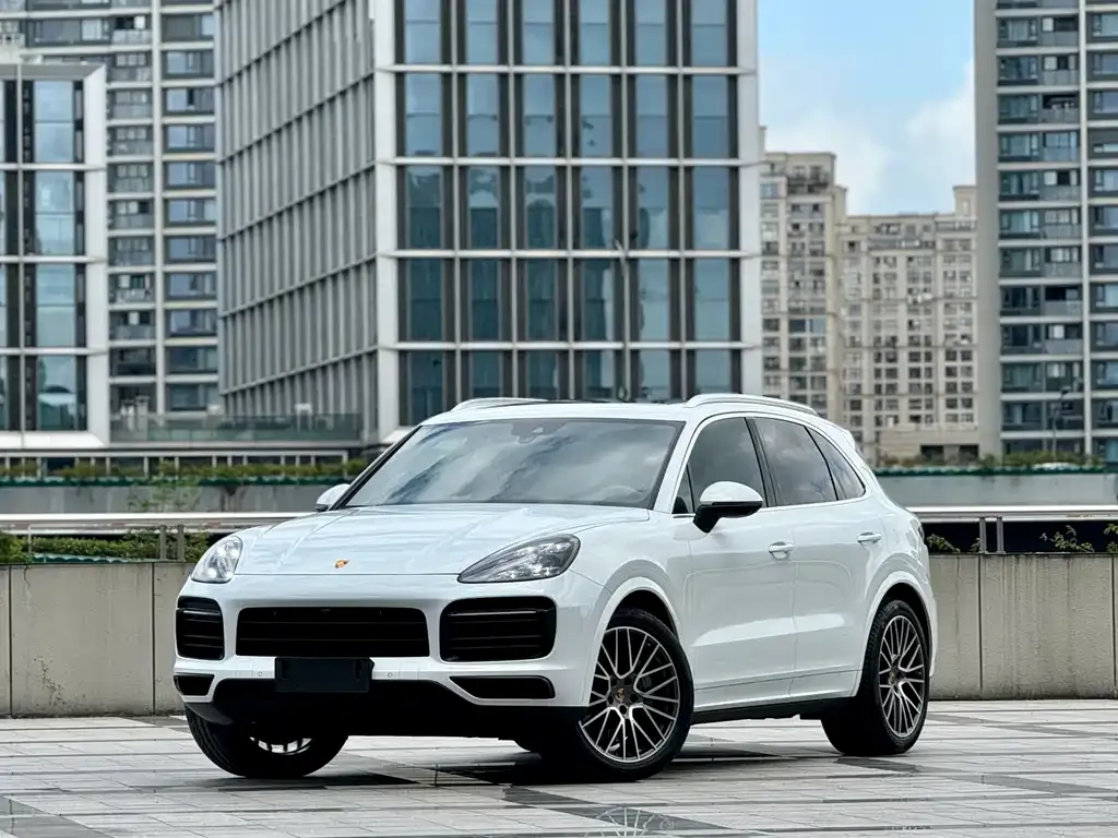 Porsche Cayenne — фото 1