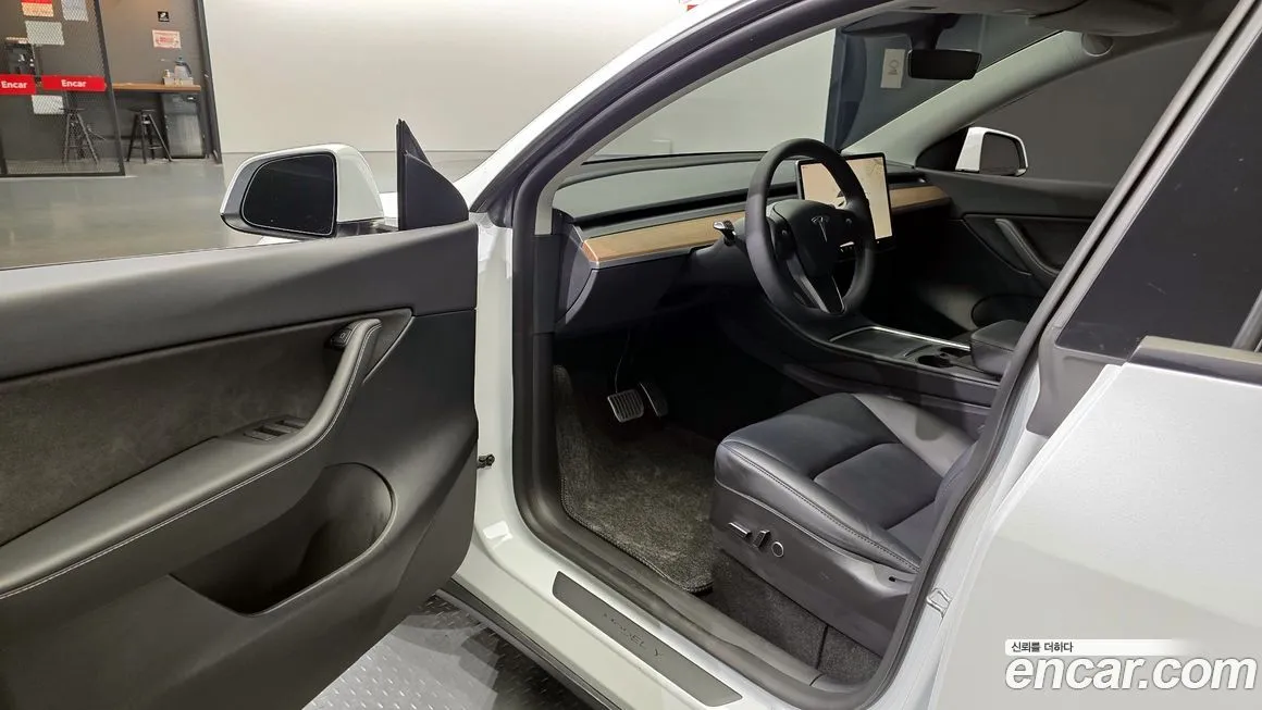 Tesla Model Y — фото 10