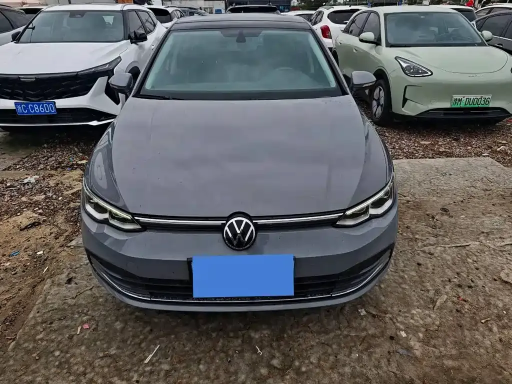 Volkswagen Golf 2023 из CN, фото 2