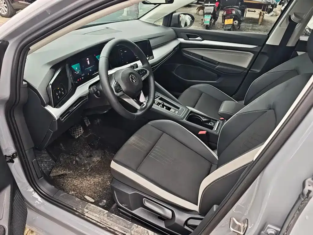 Volkswagen Golf 2023 из CN, фото 4