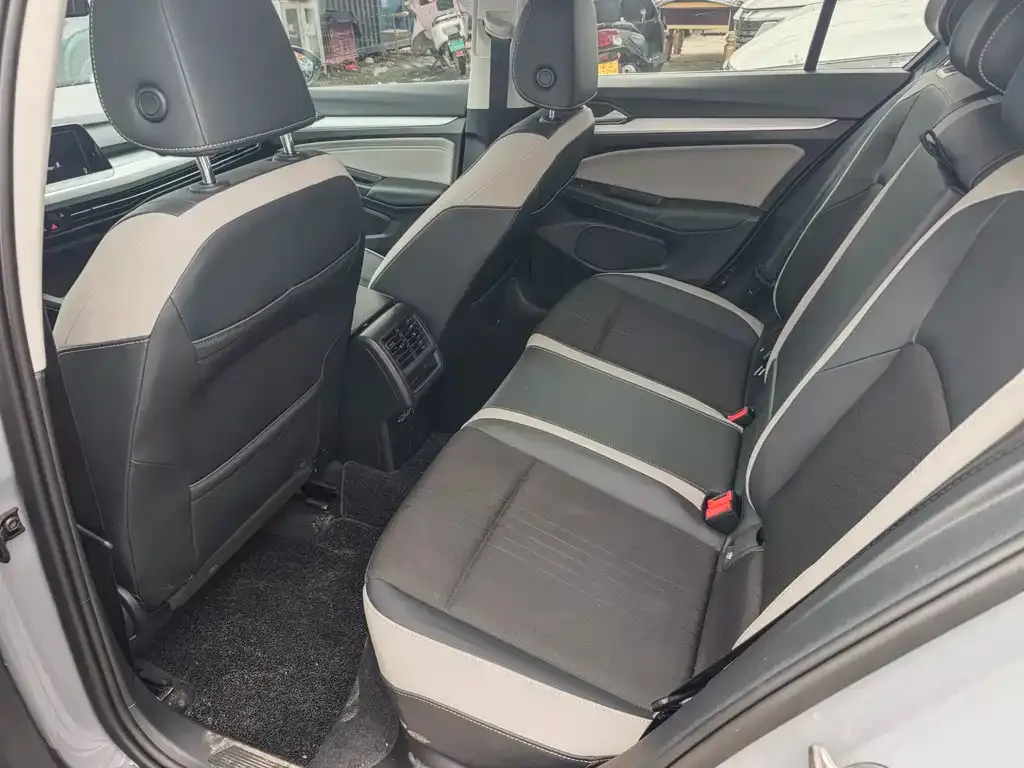 Volkswagen Golf 2023 из CN, фото 5