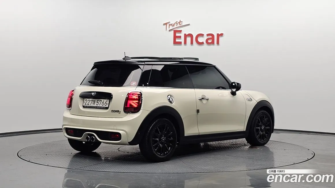 Mini Cooper 2021 из KR, фото 2