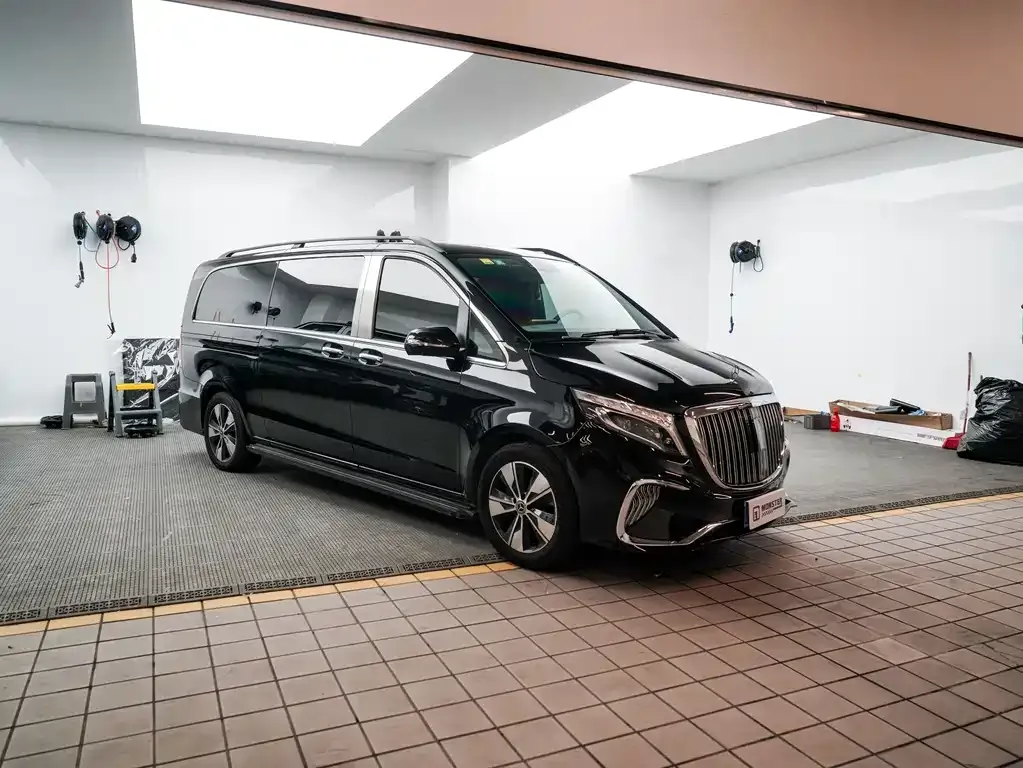 Mercedes-Benz V-Class — фото 1