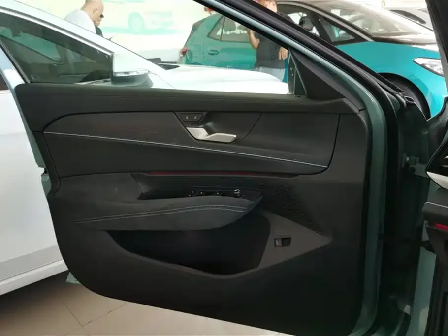 Volkswagen Passat 2024 из CN, фото 7