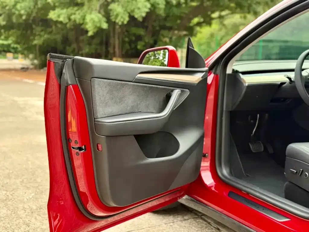 Tesla Model Y 2023 из CN, фото 10