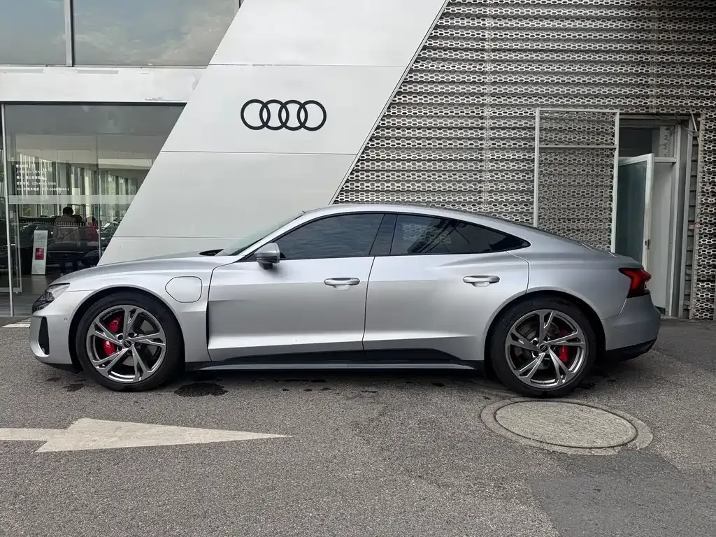 Audi e-tron GT 2024 из CN, фото 3