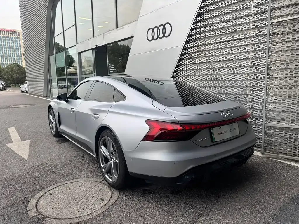 Audi e-tron GT 2024 из CN, фото 4