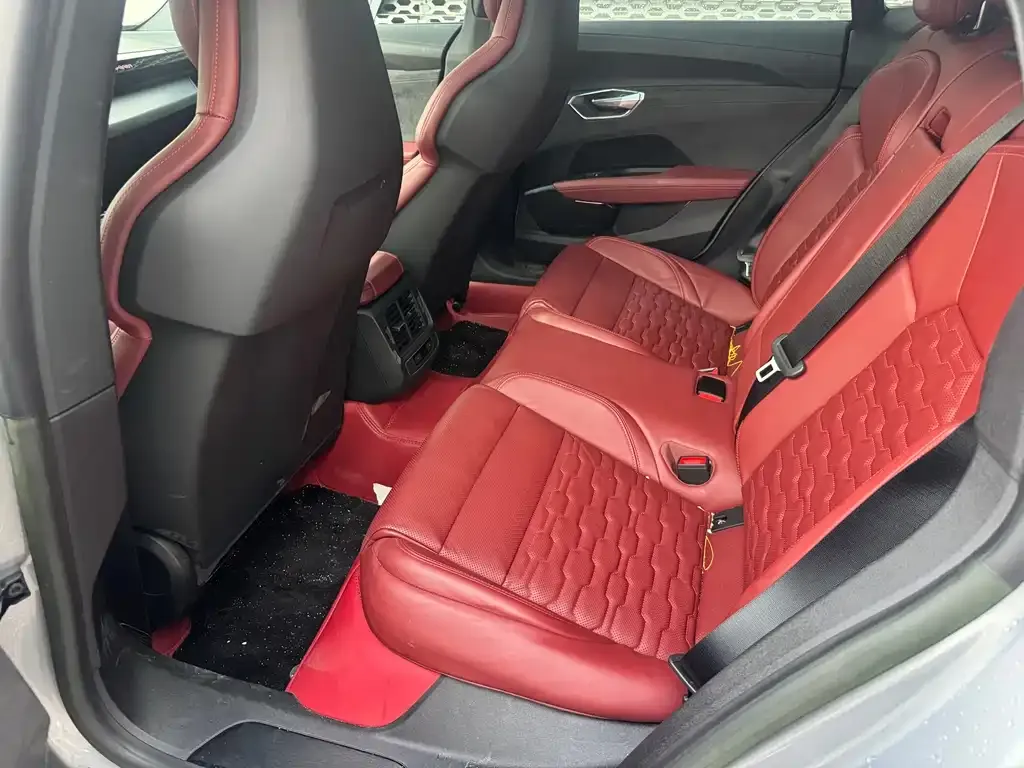 Audi e-tron GT 2024 из CN, фото 8