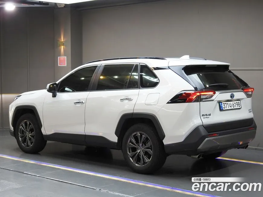 Toyota RAV4 2023 из KR, фото 2