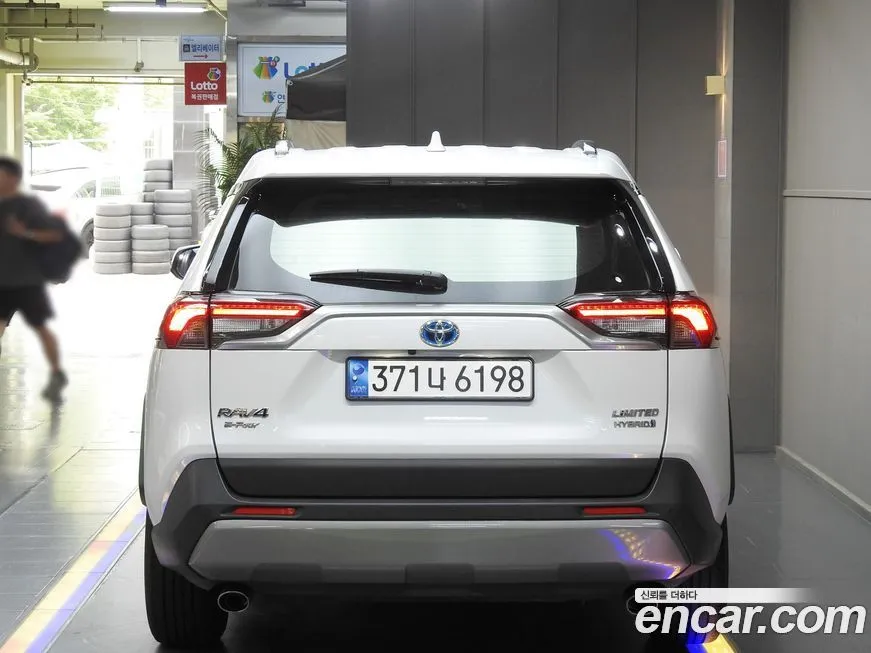 Toyota RAV4 2023 из KR, фото 4