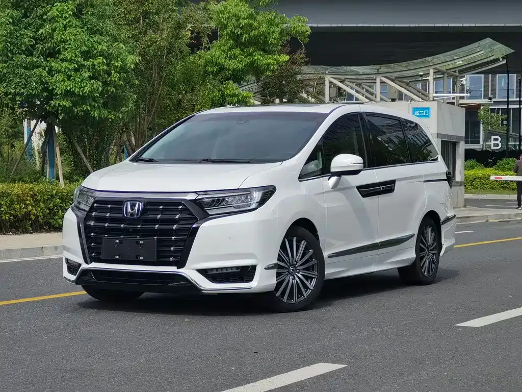 Honda Elysion — фото 1