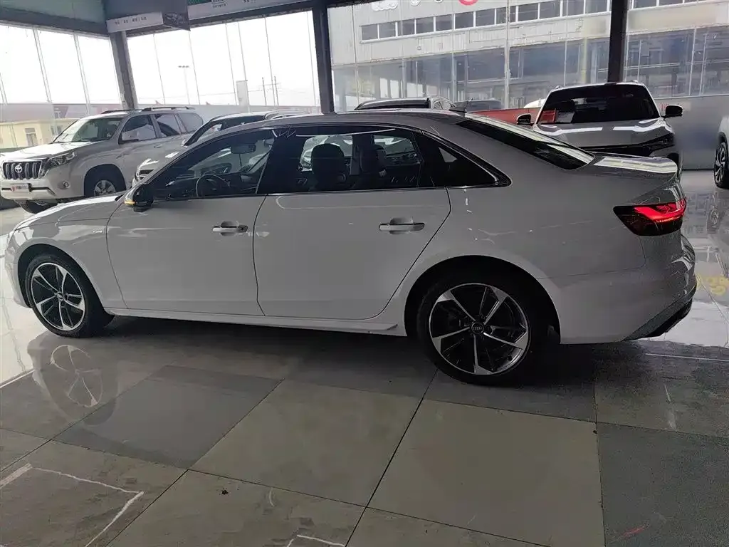Audi A4L 2024 из CN, фото 5
