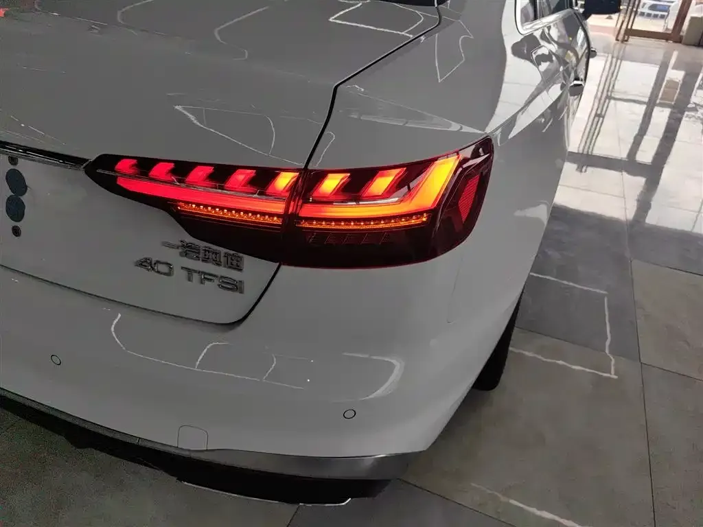 Audi A4L 2024 из CN, фото 8