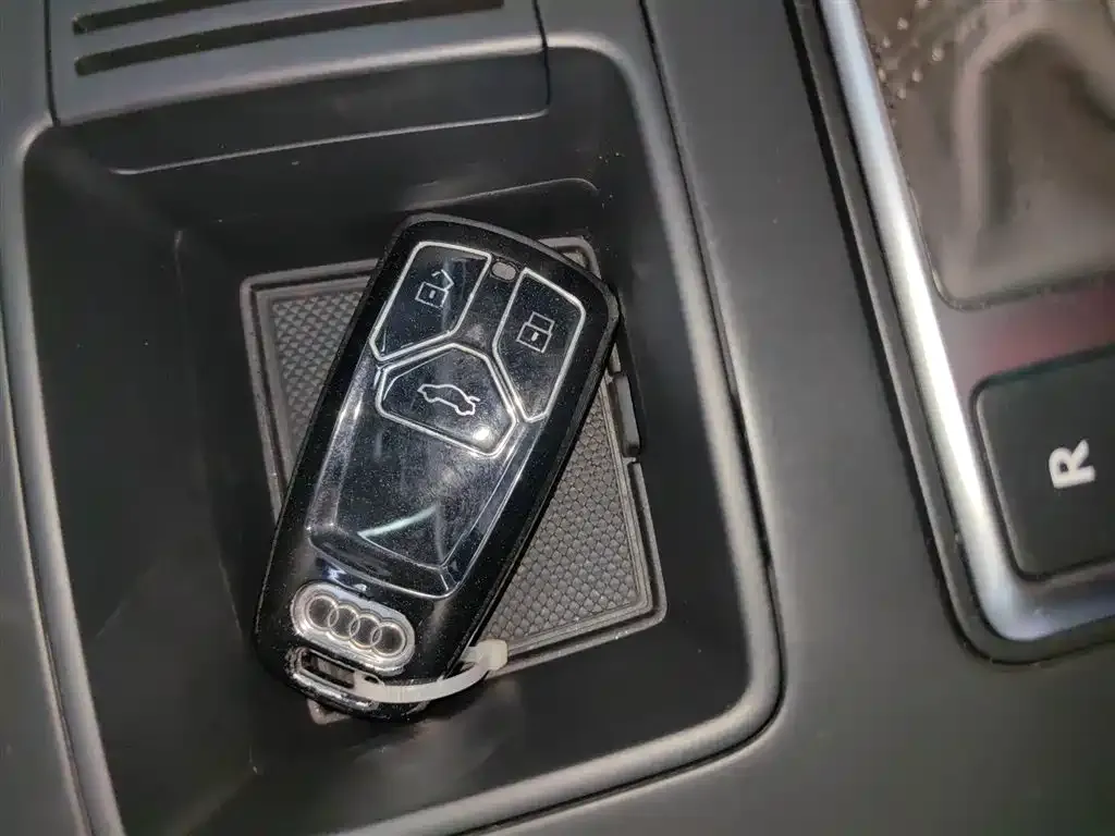 Audi A4L 2024 из CN, фото 9