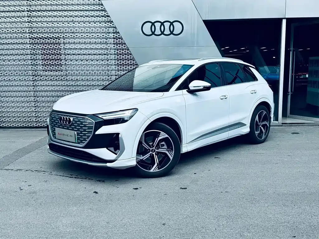 Audi Q4 e-tron — фото 1