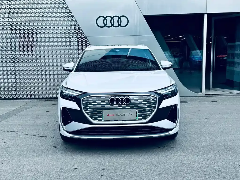 Audi Q4 e-tron — фото 3