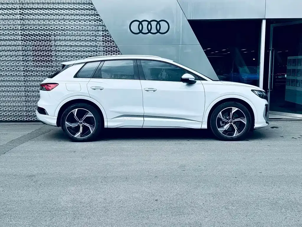 Audi Q4 e-tron — фото 4