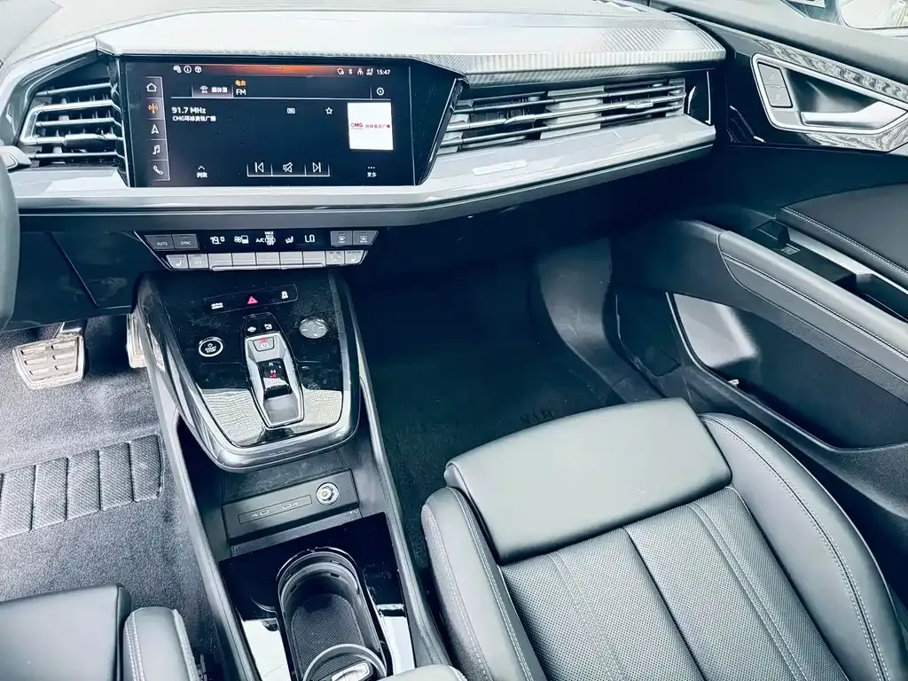 Audi Q4 e-tron — фото 8
