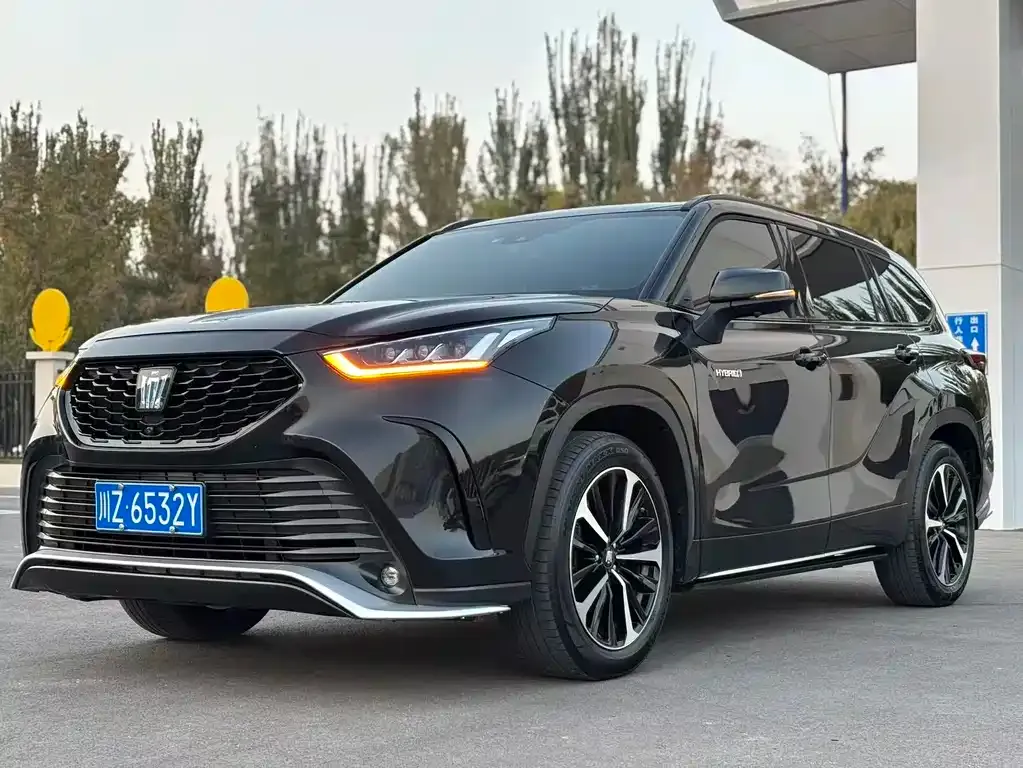 Toyota Crown Kluger 2023 из CN, фото 1
