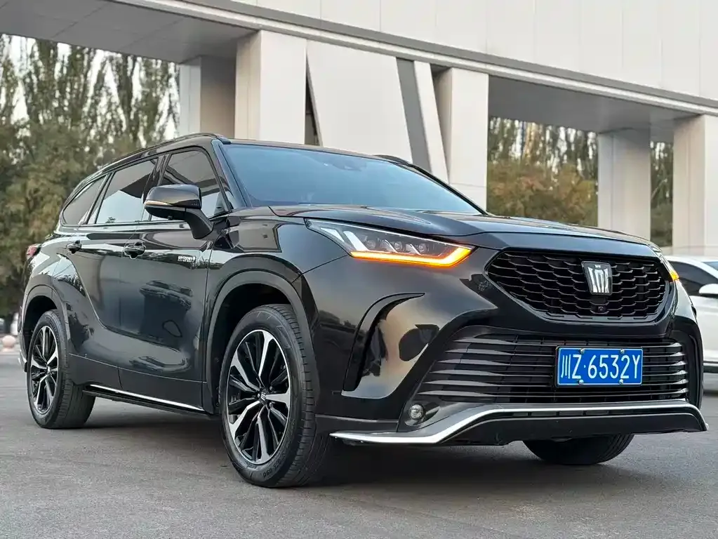 Toyota Crown Kluger 2023 из CN, фото 3
