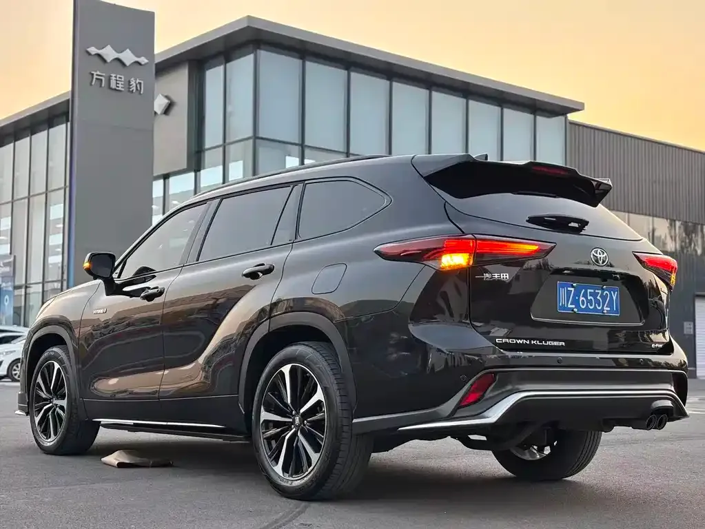 Toyota Crown Kluger 2023 из CN, фото 7