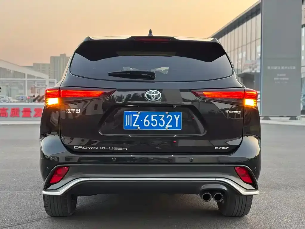 Toyota Crown Kluger 2023 из CN, фото 8