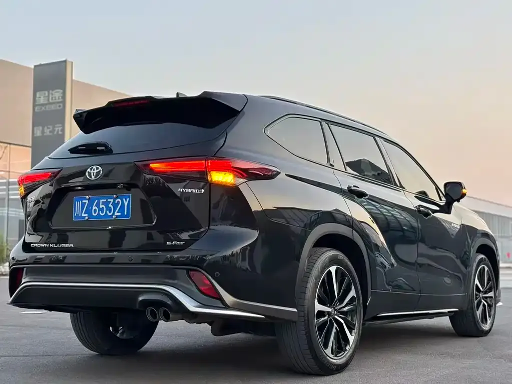 Toyota Crown Kluger 2023 из CN, фото 9