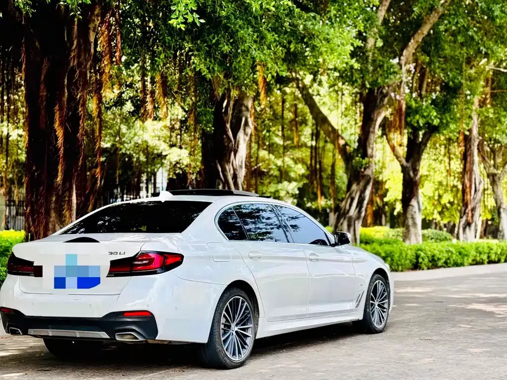 BMW 5 Series — фото 8