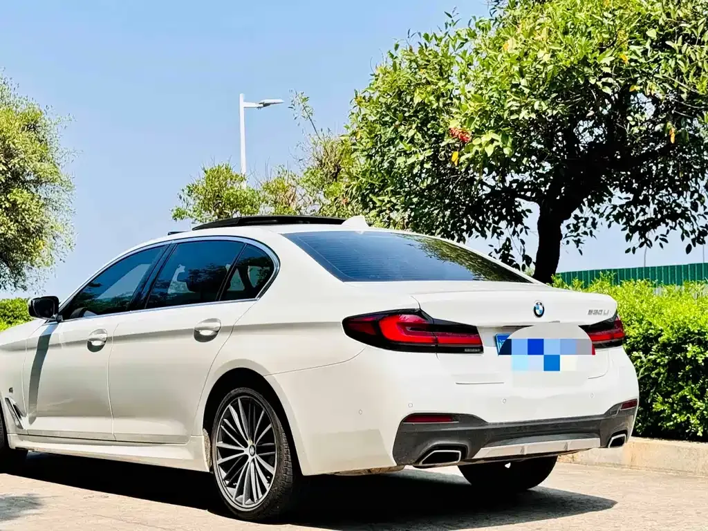 BMW 5 Series — фото 9