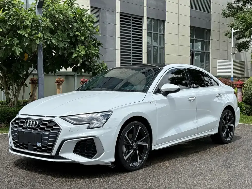 Audi A3 — фото 1