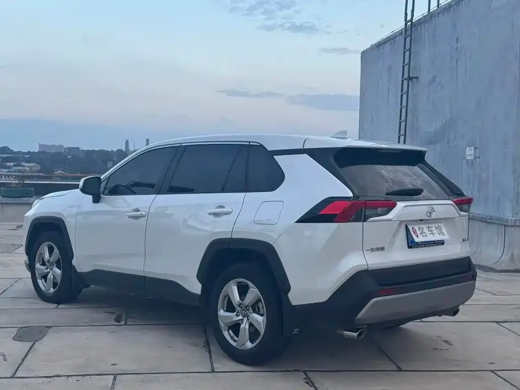 Toyota RAV4 2022 из CN, фото 3