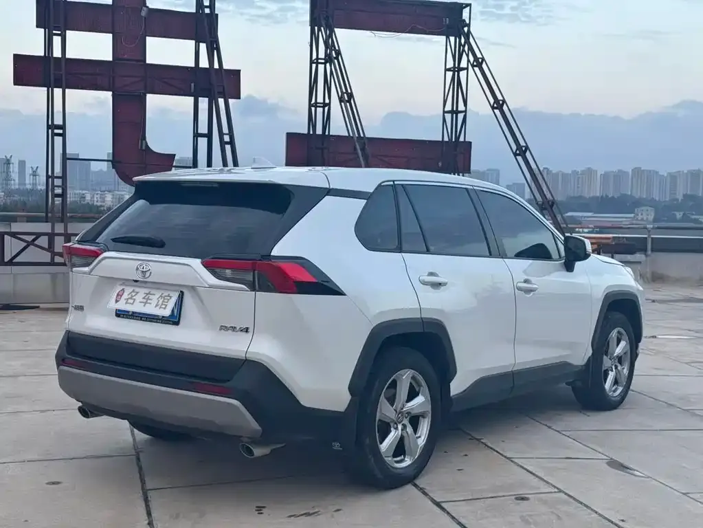Toyota RAV4 2022 из CN, фото 4