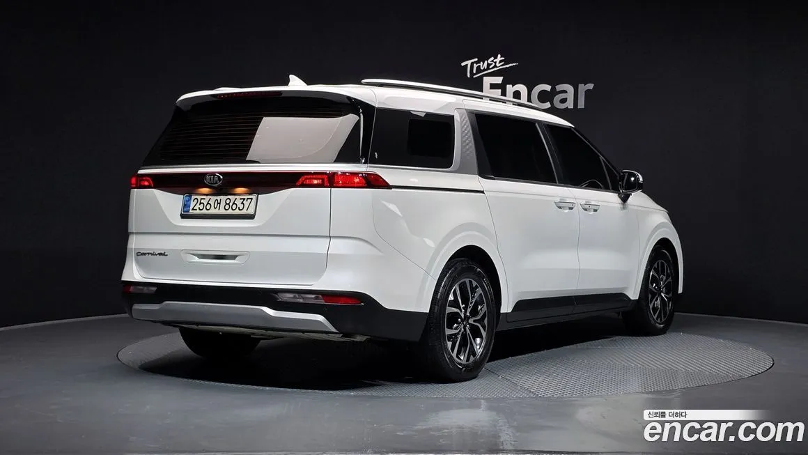 Kia Carnival — фото 2