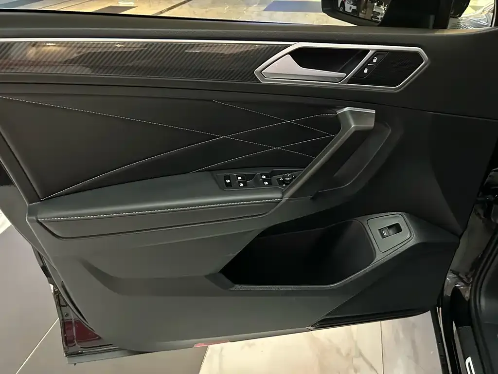 Volkswagen Tiguan L 2022 из CN, фото 6