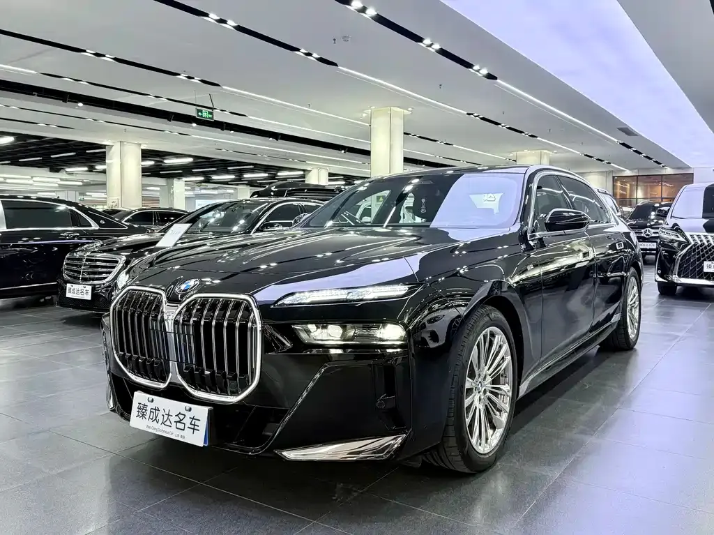 BMW 7 Series — фото 1