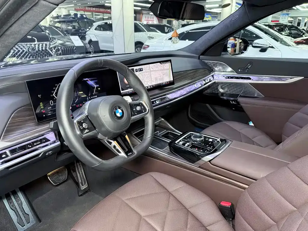 BMW 7 Series — фото 10