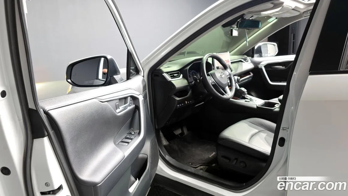 Toyota RAV4 — фото 10