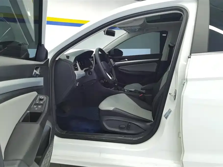 Volkswagen Bora 2025 из CN, фото 9