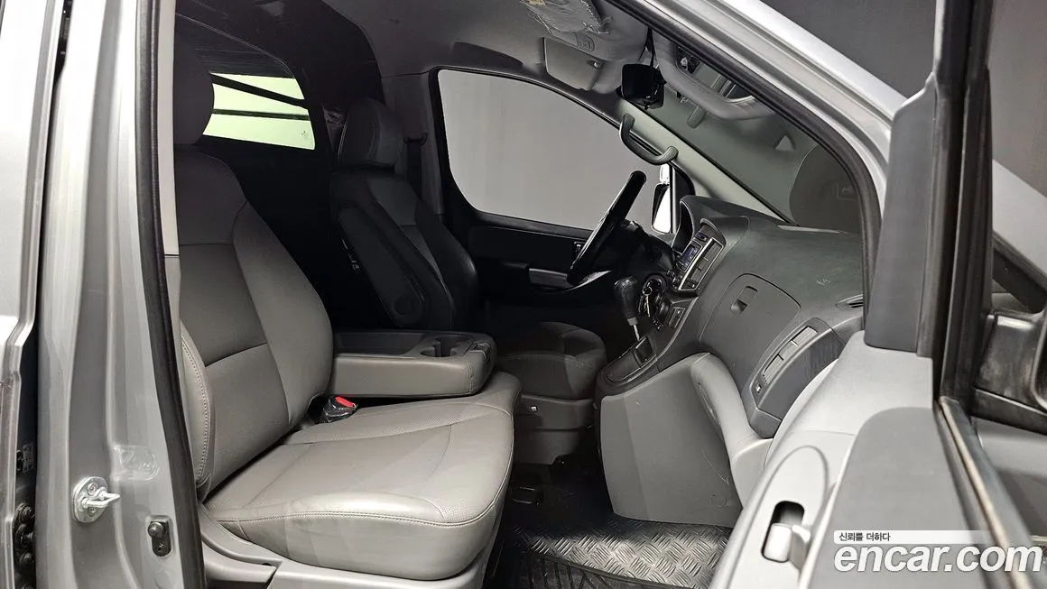 Hyundai Starex — фото 10