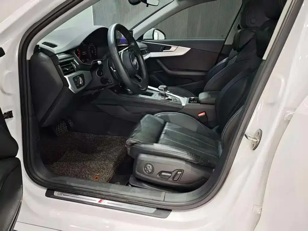 Audi A4L 2021 из CN, фото 5