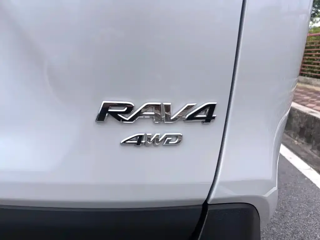 Toyota RAV4 2023 из CN, фото 2