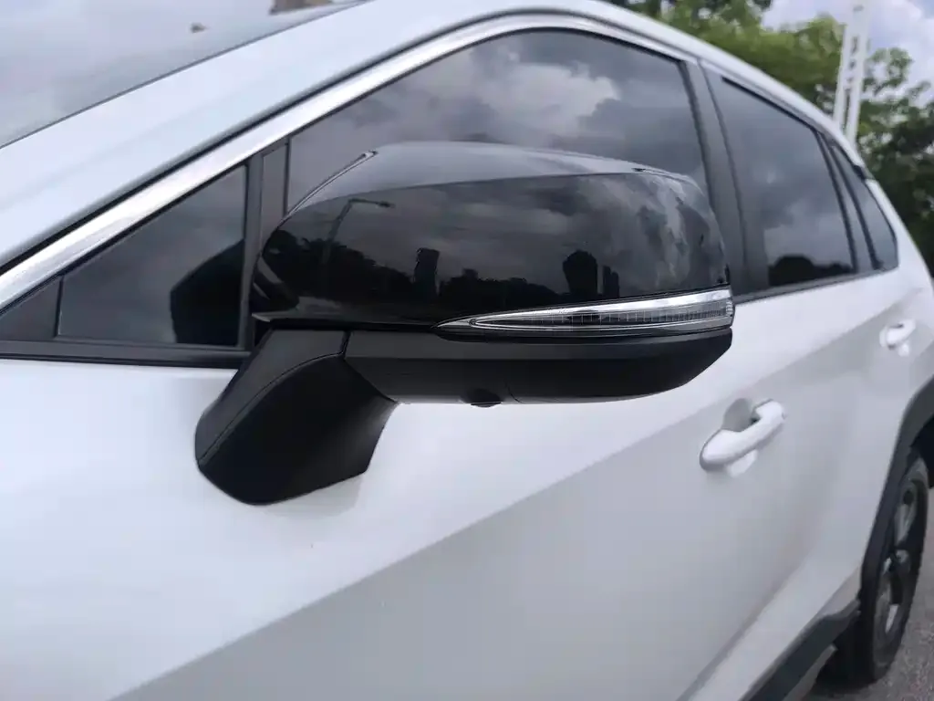 Toyota RAV4 2023 из CN, фото 4