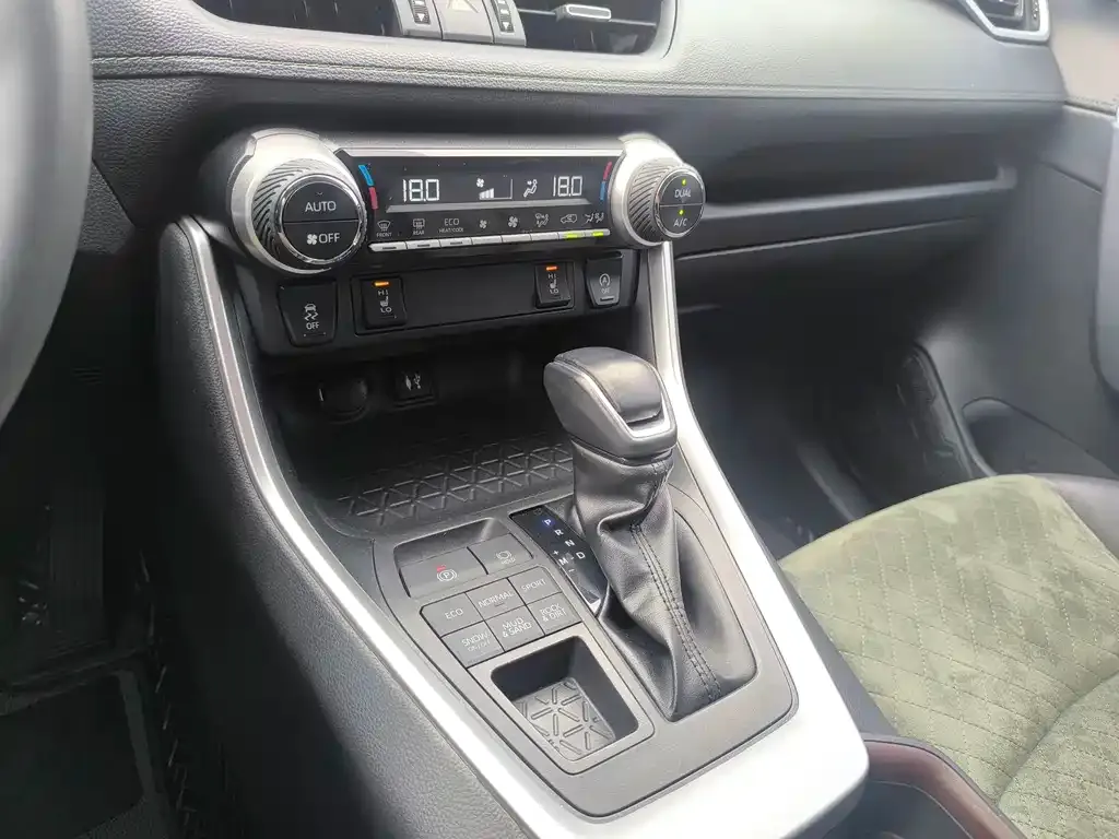 Toyota RAV4 2023 из CN, фото 8