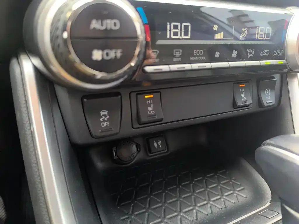 Toyota RAV4 2023 из CN, фото 9