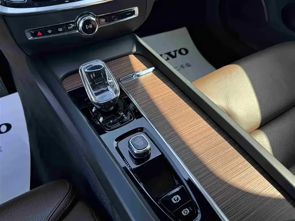 Volvo S60 — фото 10
