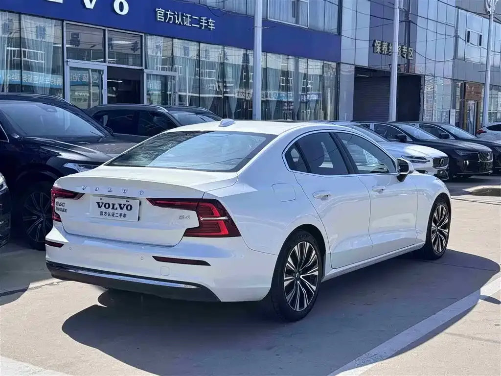 Volvo S60 — фото 4