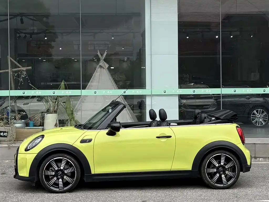 MINI Cooper (3-door) 2024 из CN, фото 2