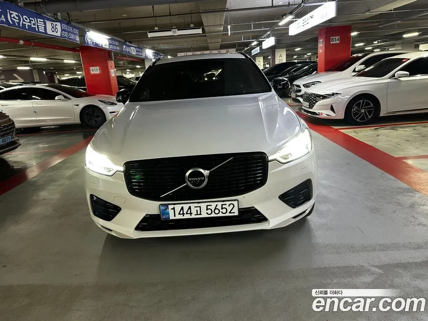 Volvo XC60 — фото 1